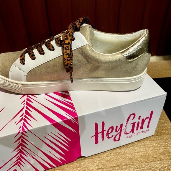 Gold and Leopard 🛍️🔥. Corkys metallic shoes with glitter star & Leopard laces. - Picture 4 of 6